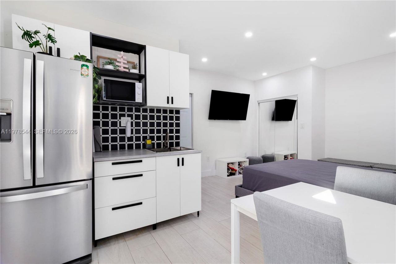 1140 N Douglas Rd , Pembroke Pines, FL 33024 Photo