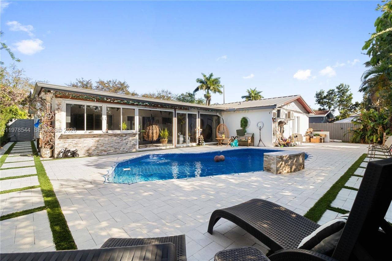 1140 N Douglas Rd, Pembroke Pines, FL 33024 Photo