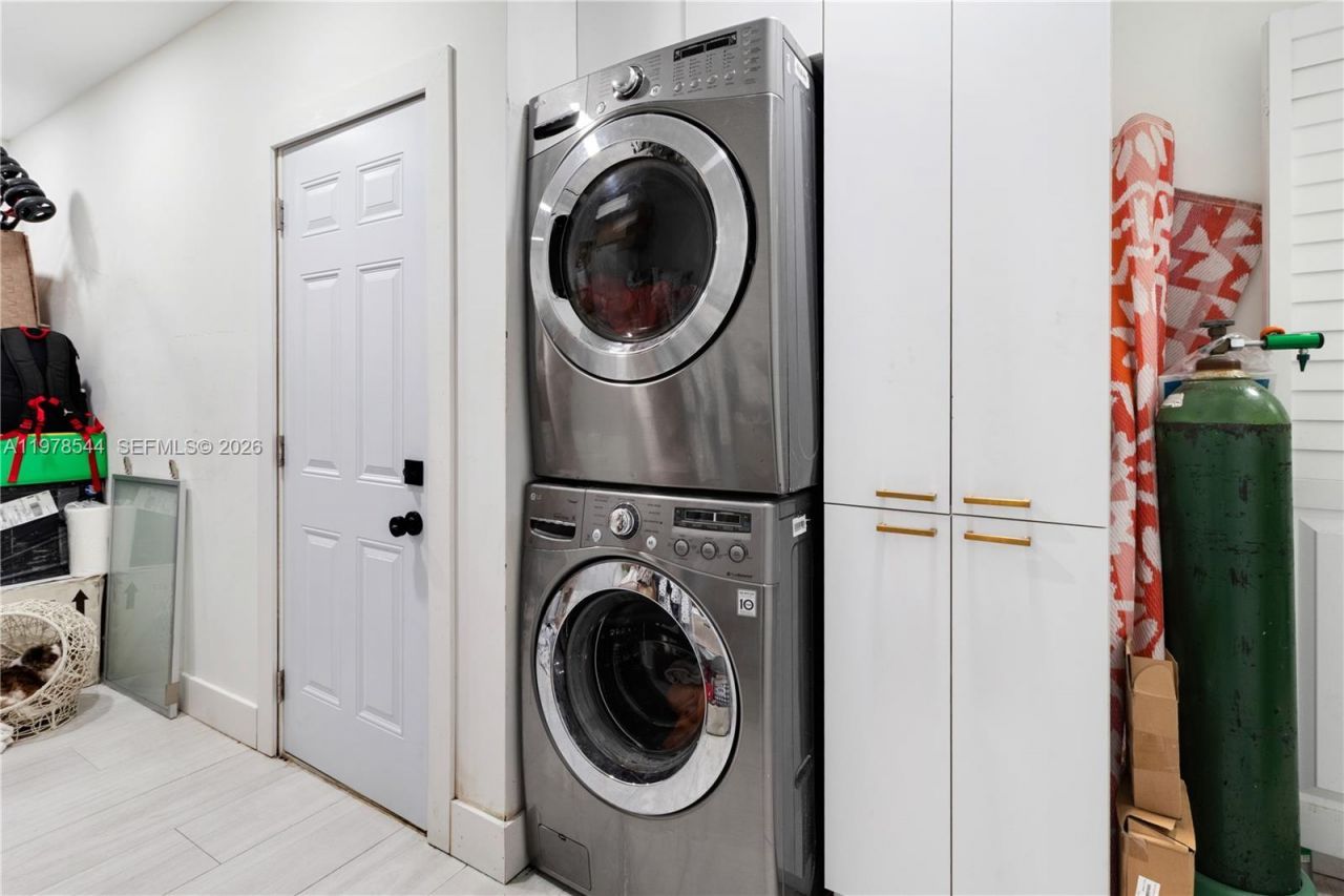 1140 N Douglas Rd, Pembroke Pines, FL 33024 Photo