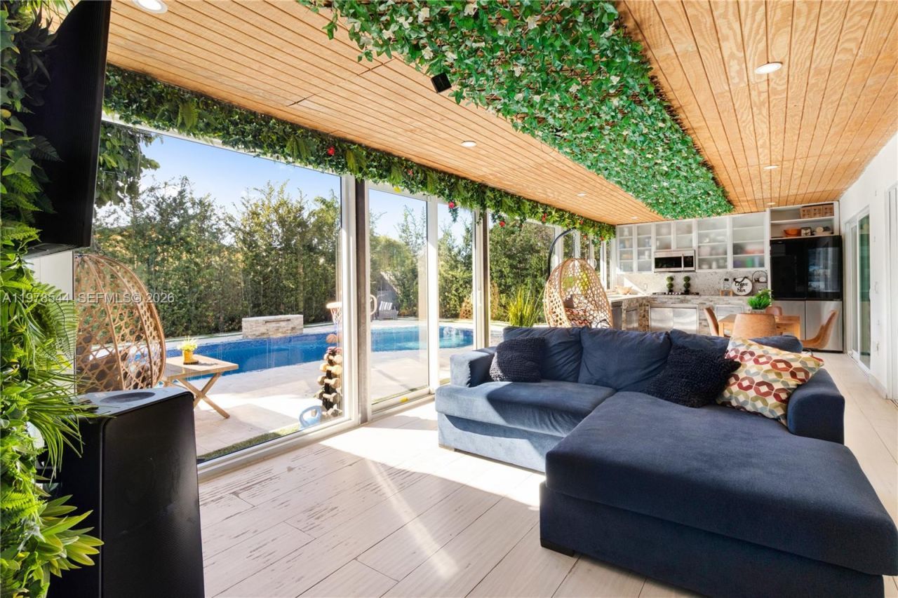 1140 N Douglas Rd , Pembroke Pines, FL 33024 Photo