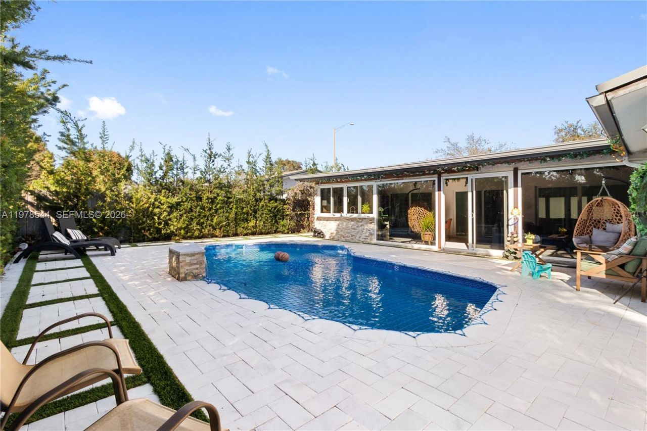 1140 N Douglas Rd , Pembroke Pines, FL 33024 Photo