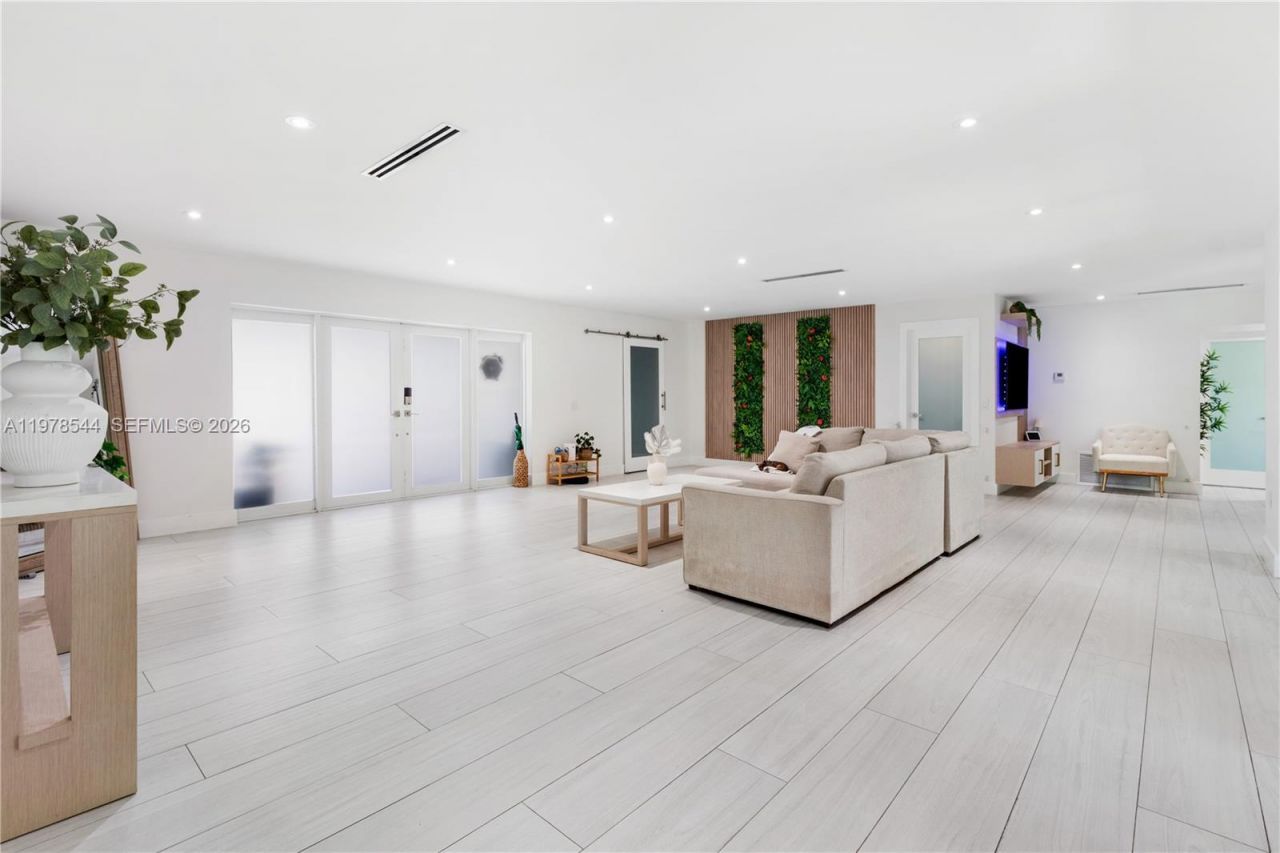 1140 N Douglas Rd, Pembroke Pines, FL 33024 Photo