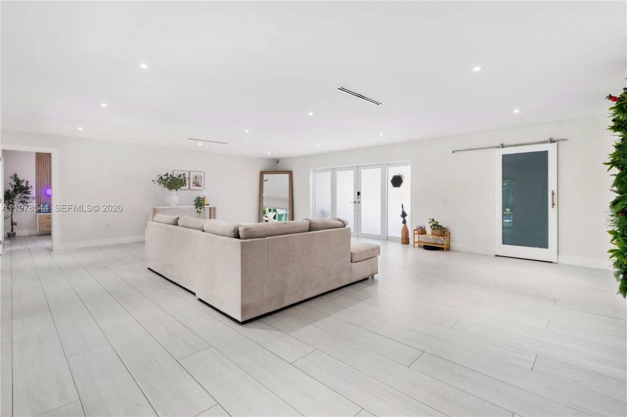 1140 N Douglas Rd, Pembroke Pines, FL 33024 Photo