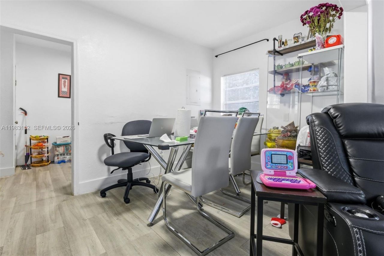 2142 NW 33rd St, Miami, FL 33142 Photo