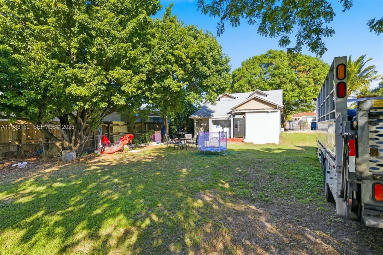 2142 NW 33rd St, Miami, FL 33142 Photo