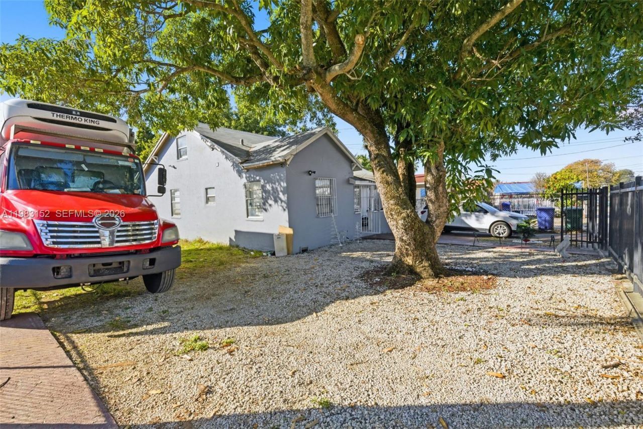 2142 NW 33rd St, Miami, FL 33142 Photo