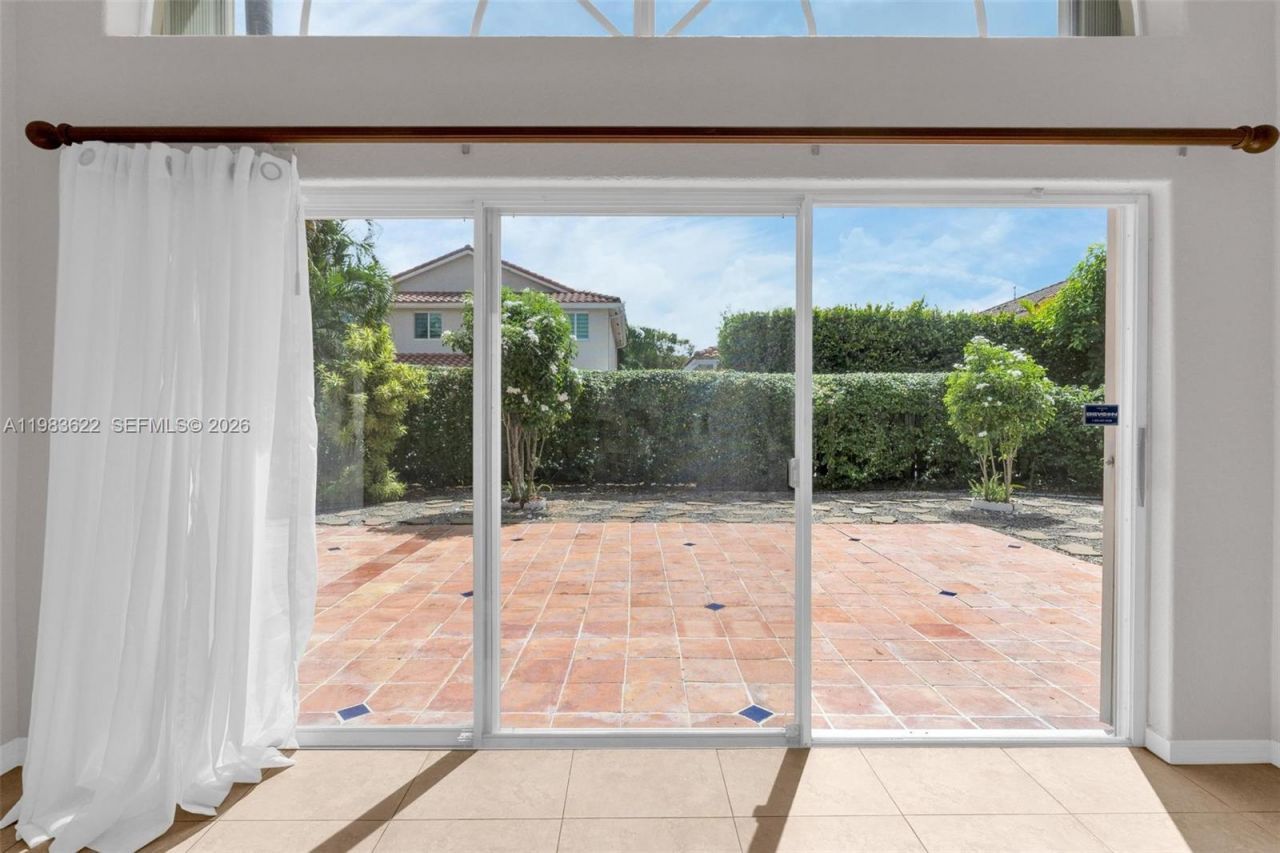 10635 NW 54th St , Doral, FL 33178 Photo