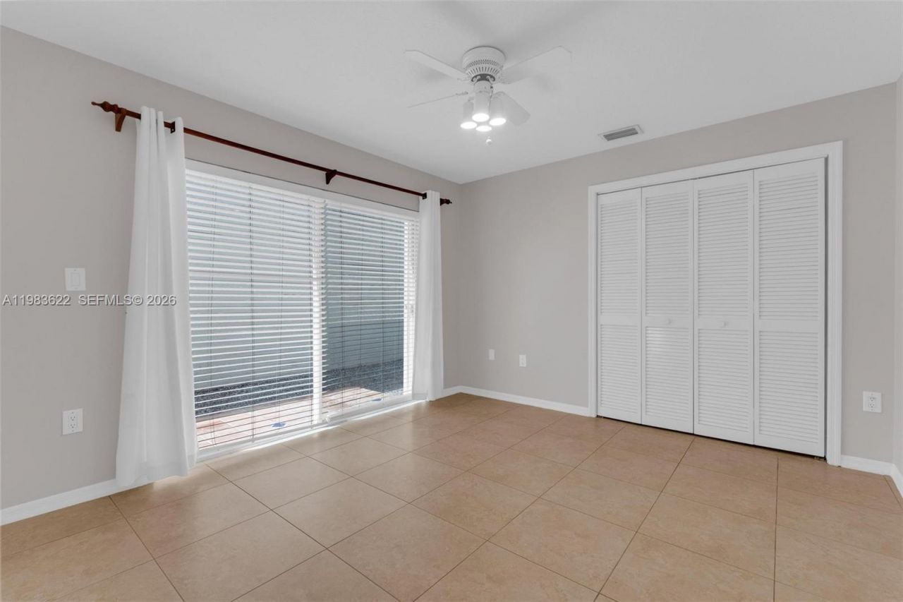 10635 NW 54th St , Doral, FL 33178 Photo