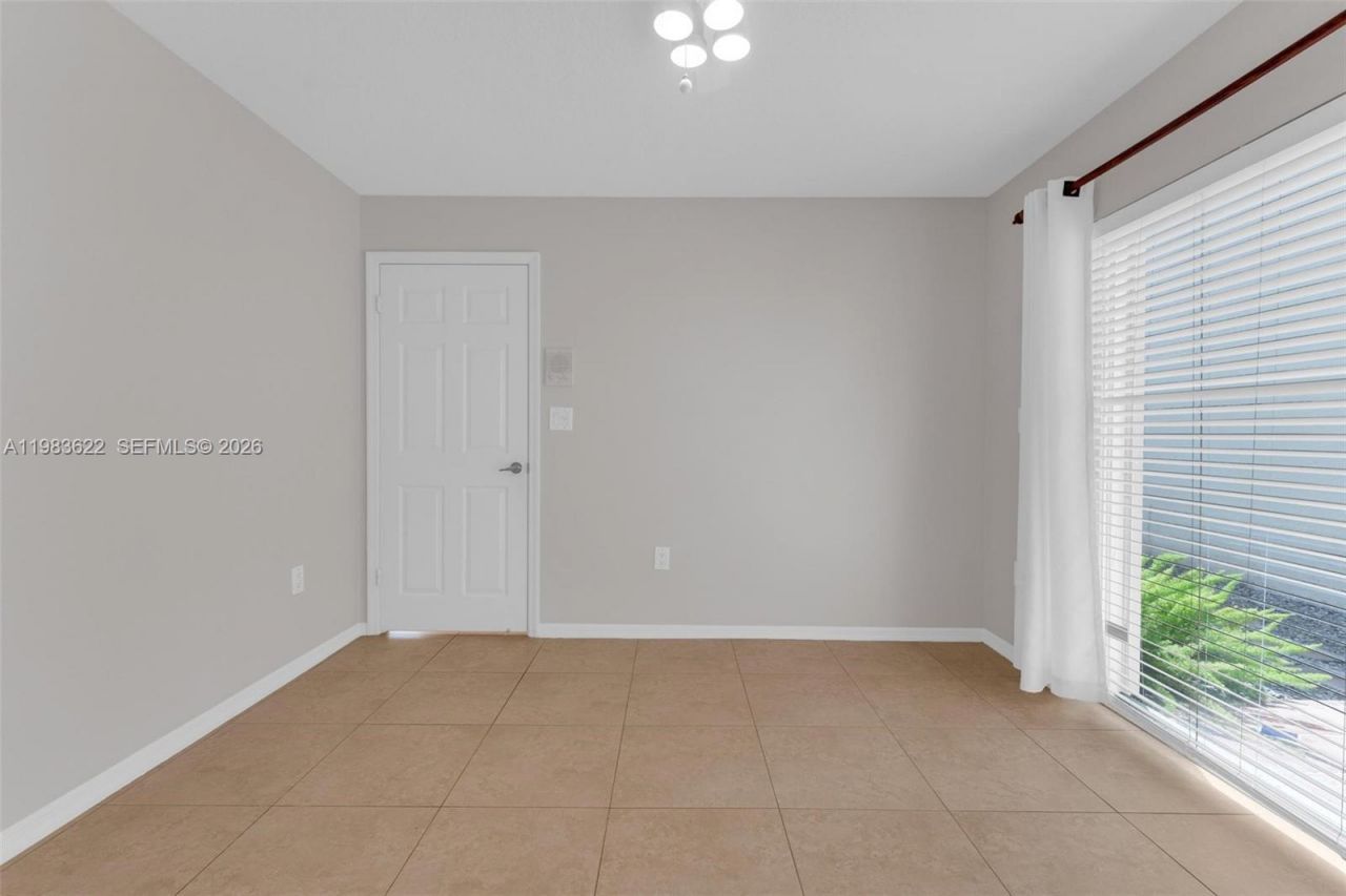 10635 NW 54th St , Doral, FL 33178 Photo