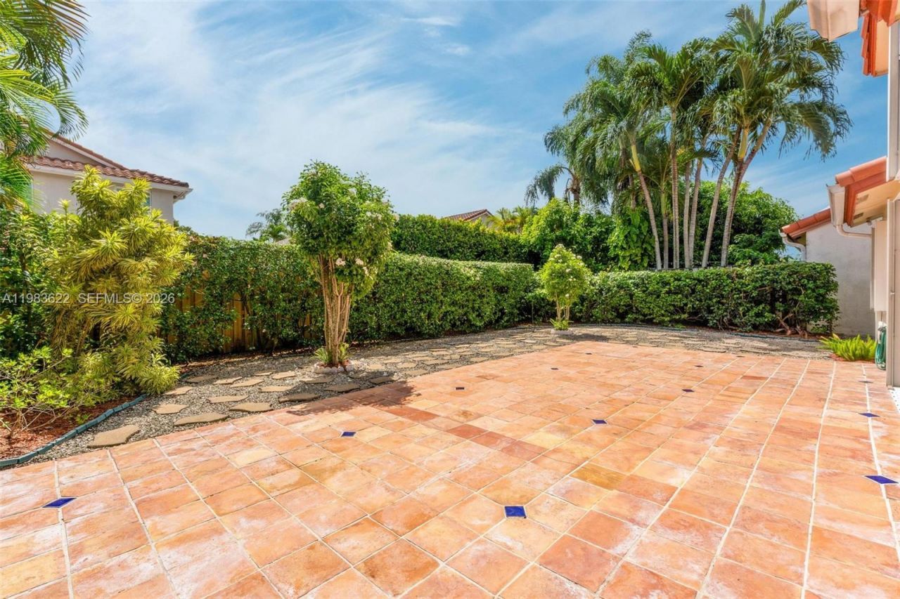 10635 NW 54th St , Doral, FL 33178 Photo