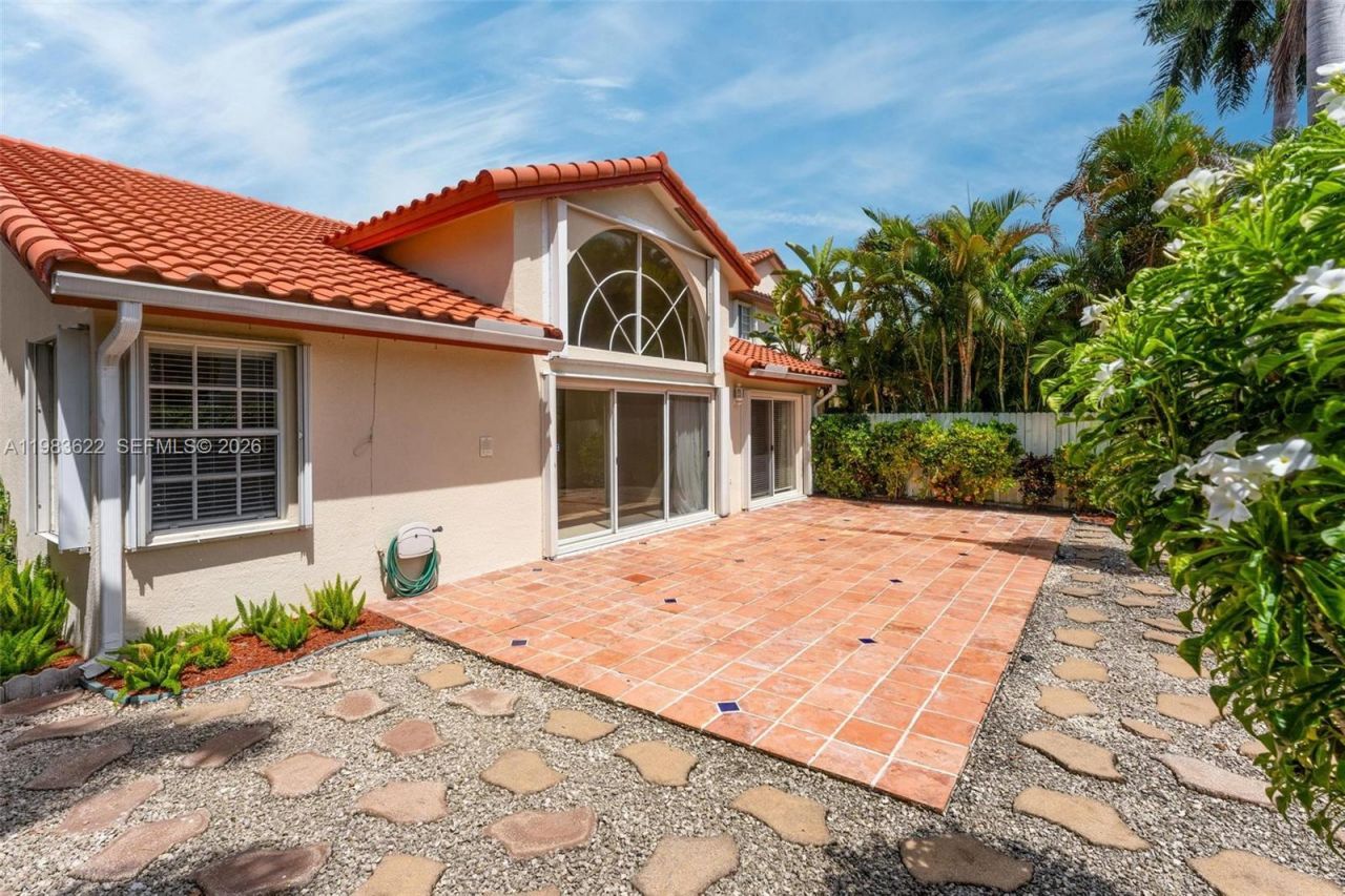 10635 NW 54th St , Doral, FL 33178 Photo