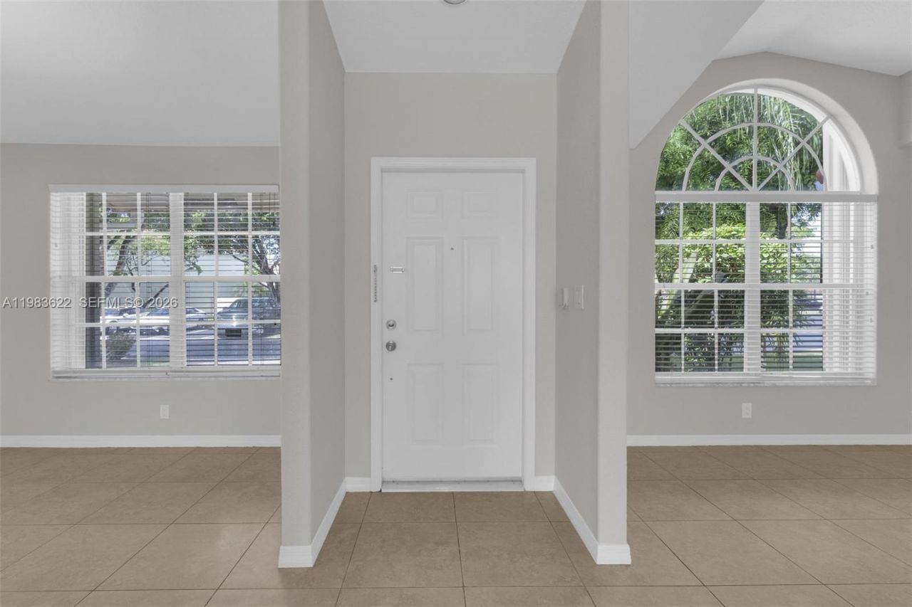 10635 NW 54th St , Doral, FL 33178 Photo