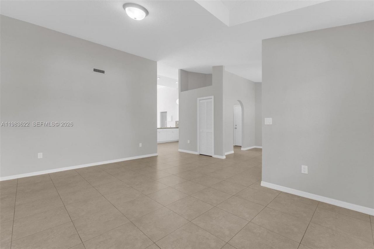 10635 NW 54th St , Doral, FL 33178 Photo