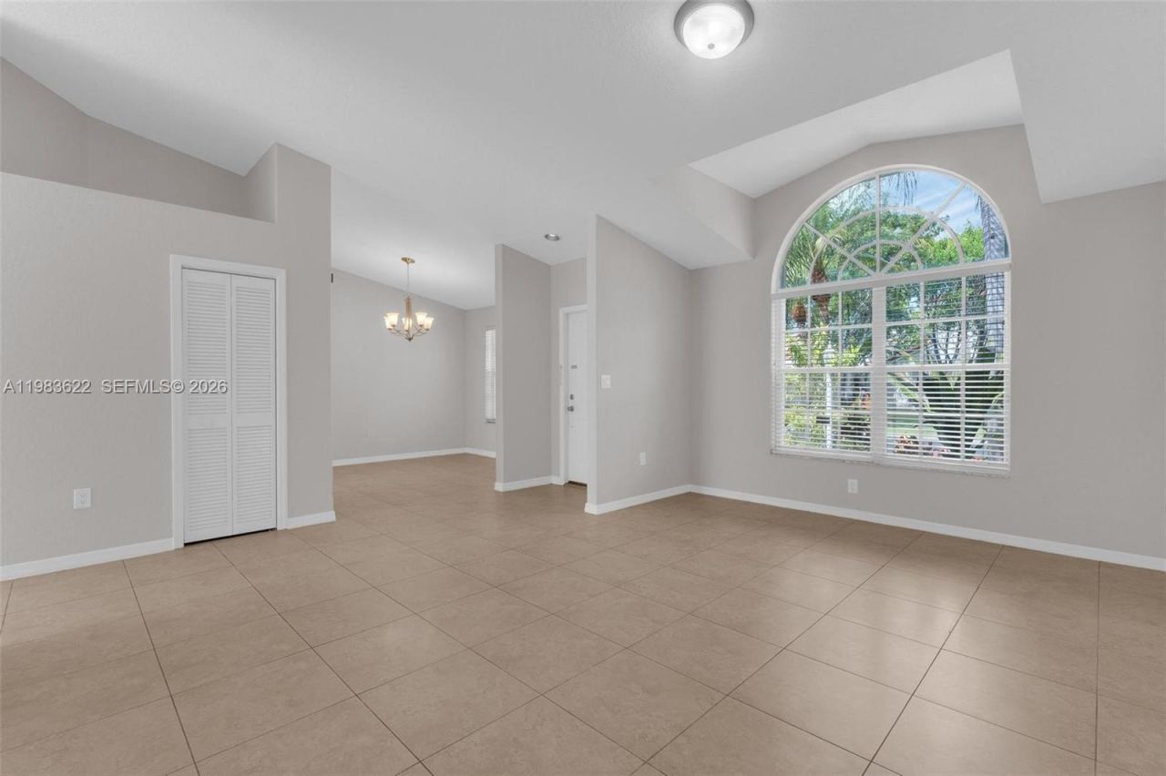 10635 NW 54th St , Doral, FL 33178 Photo