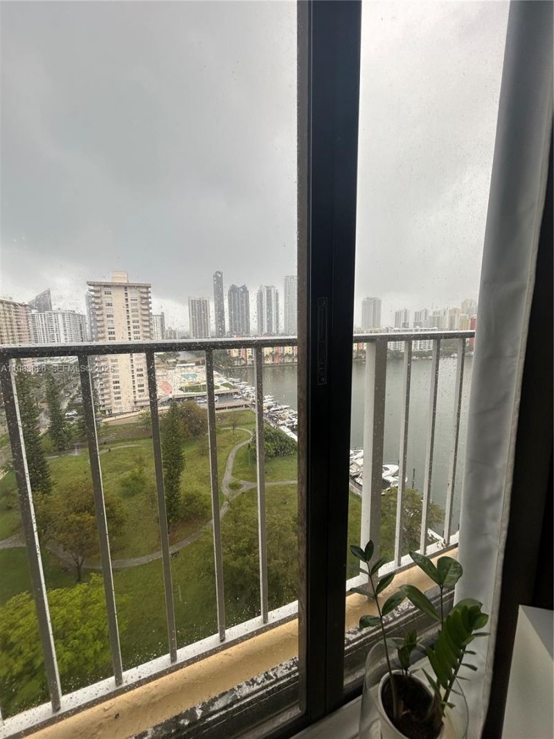 290 174th St , Unit 1715, Sunny Isles Beach, FL 33160 Photo