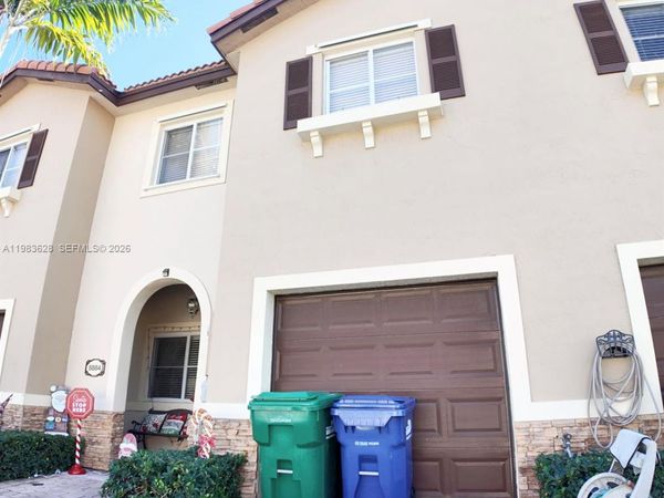 8884 SW 220th Ln , Cutler Bay, FL 33190