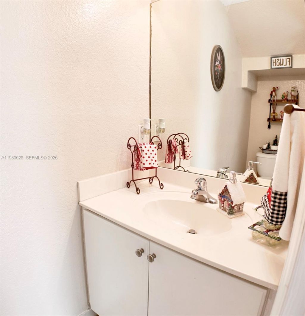 8884 SW 220th Ln, Cutler Bay, FL 33190 Photo