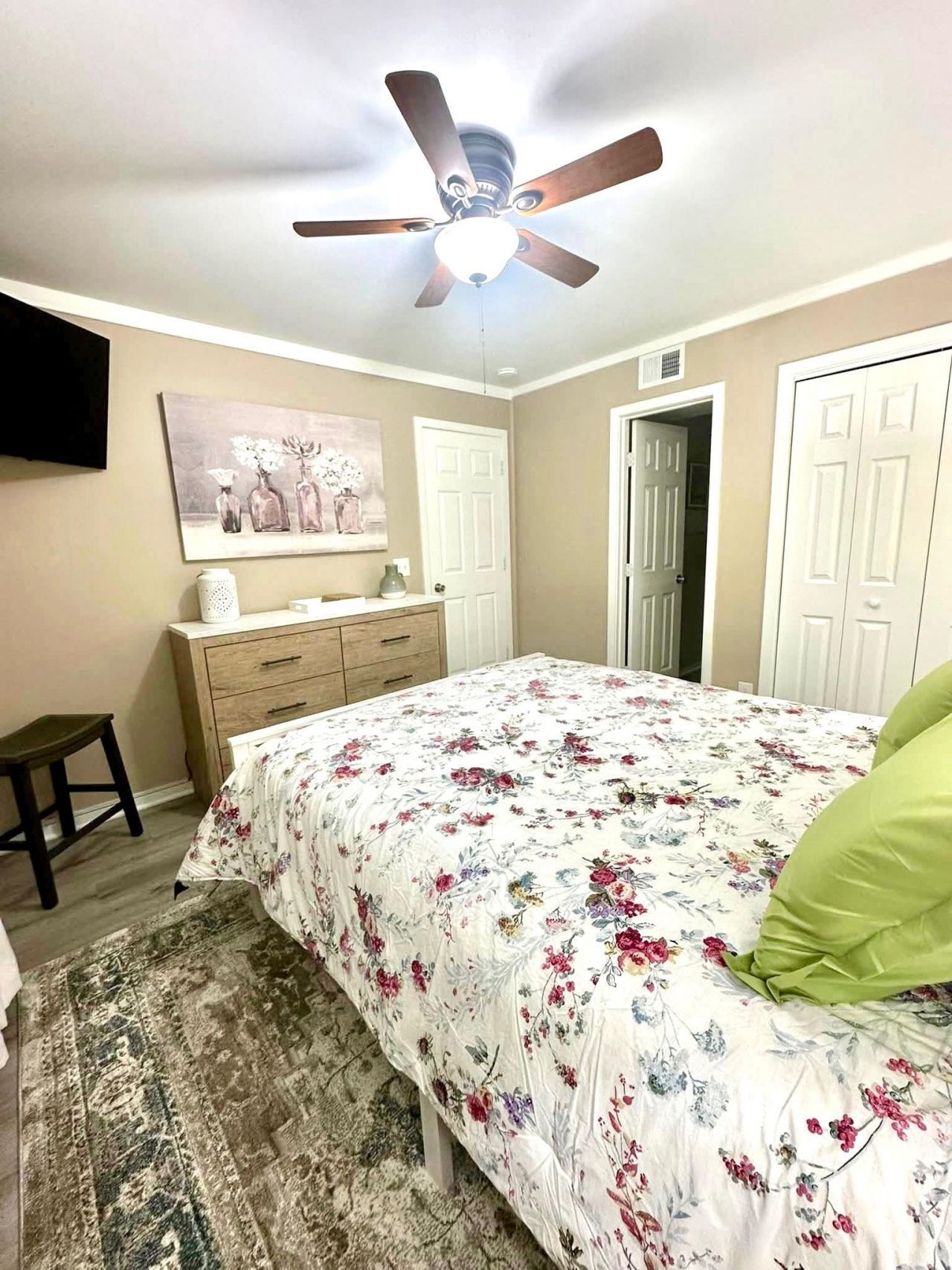 5905 S Kings Highway Photo 13