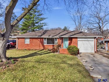 2621 S 40th Street, Lincoln, NE 68506