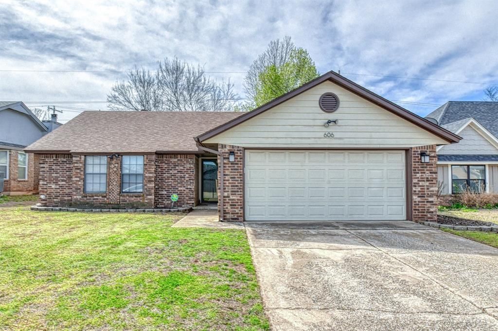 606 Silver Maple Lane, Noble, OK 73068 Main Photo