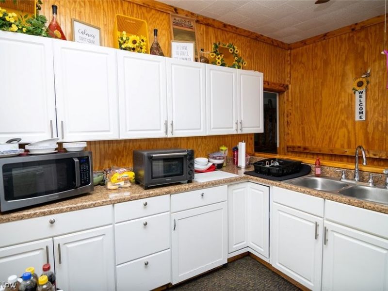 531 W 44th Street, Shadyside, OH 43947 Photo 4