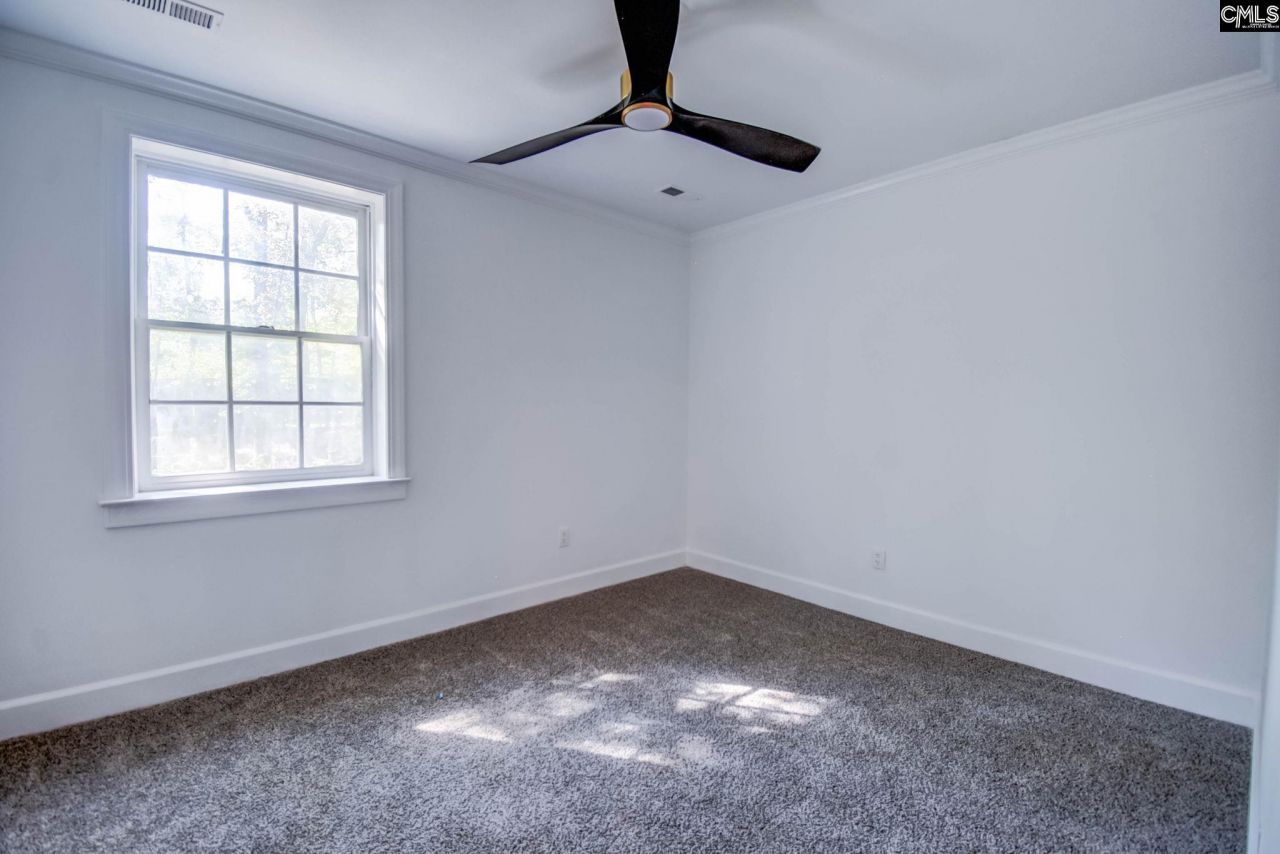 108 Scotland Court  Photo 32