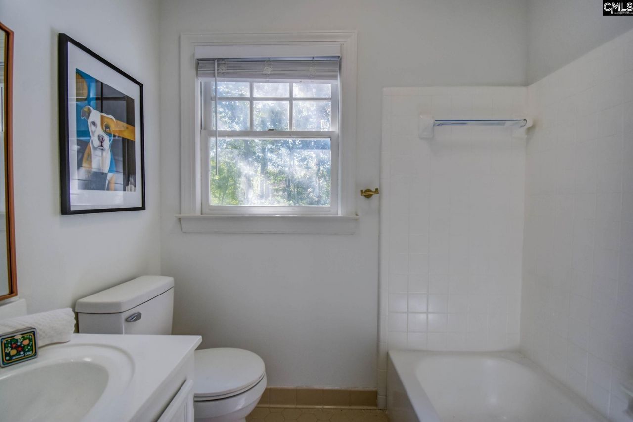 108 Scotland Court  Photo 33