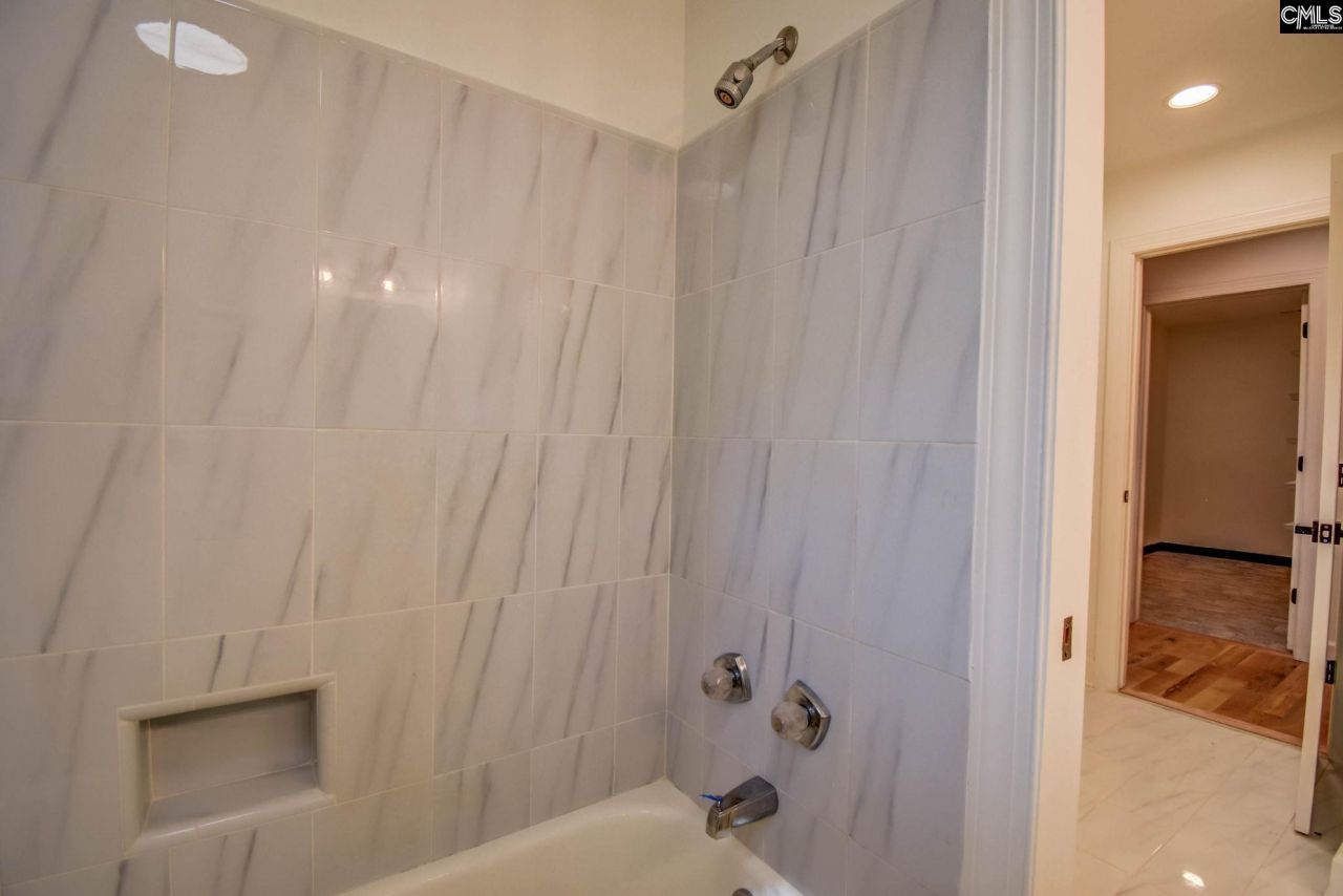 108 Scotland Court  Photo 40