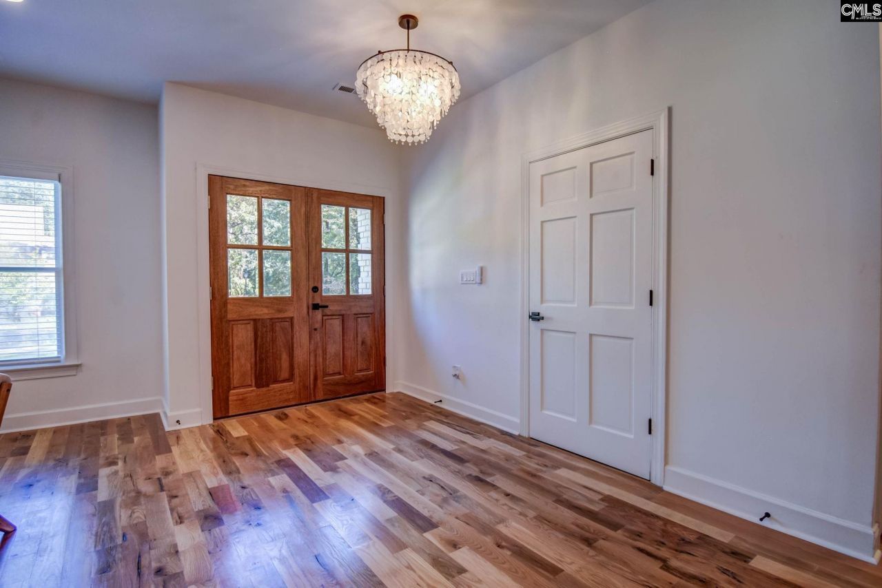 108 Scotland Court  Photo 5