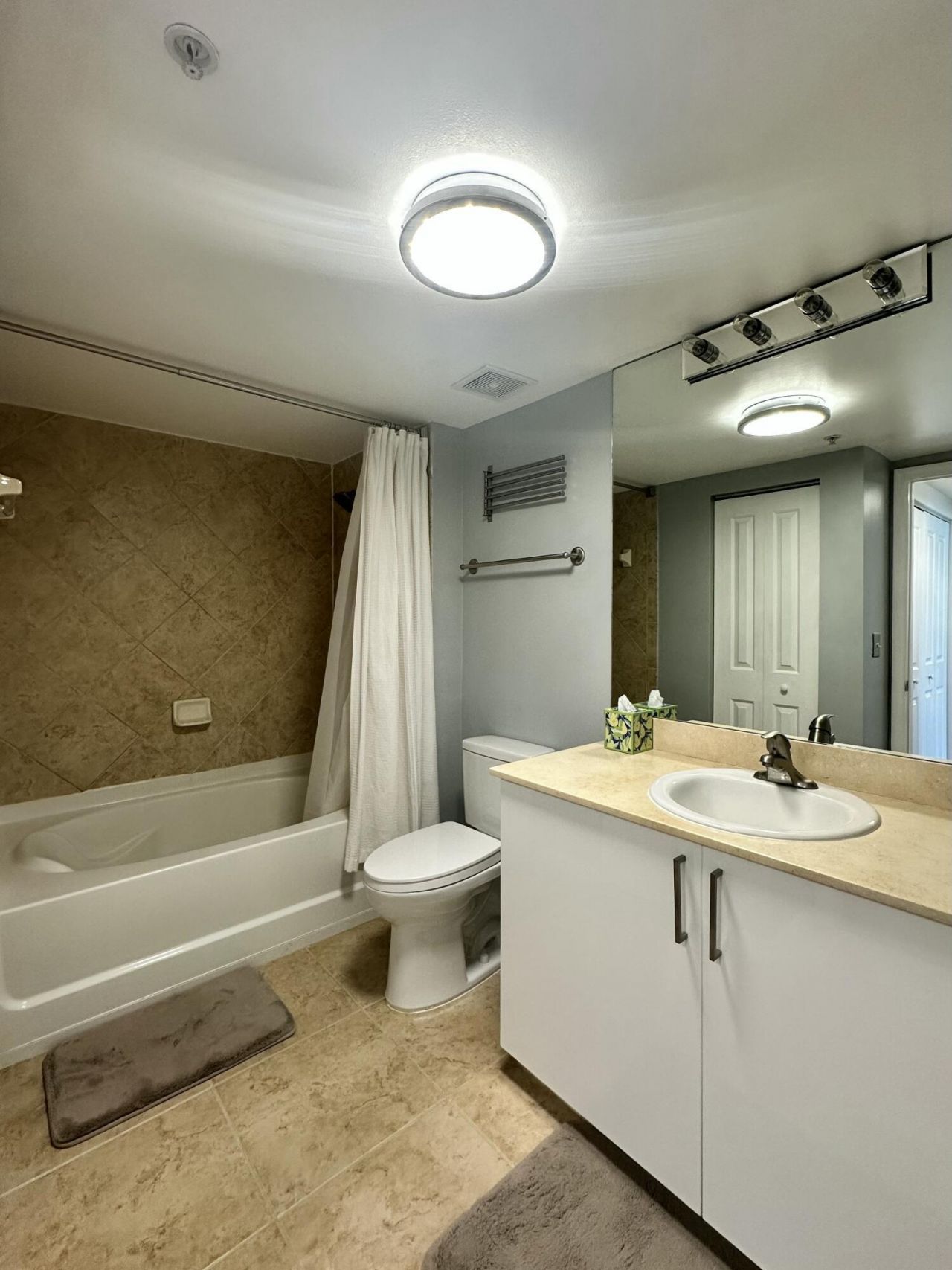 600 S Dixie Highway, Unit 621, West Palm Beach, FL 33401 Photo