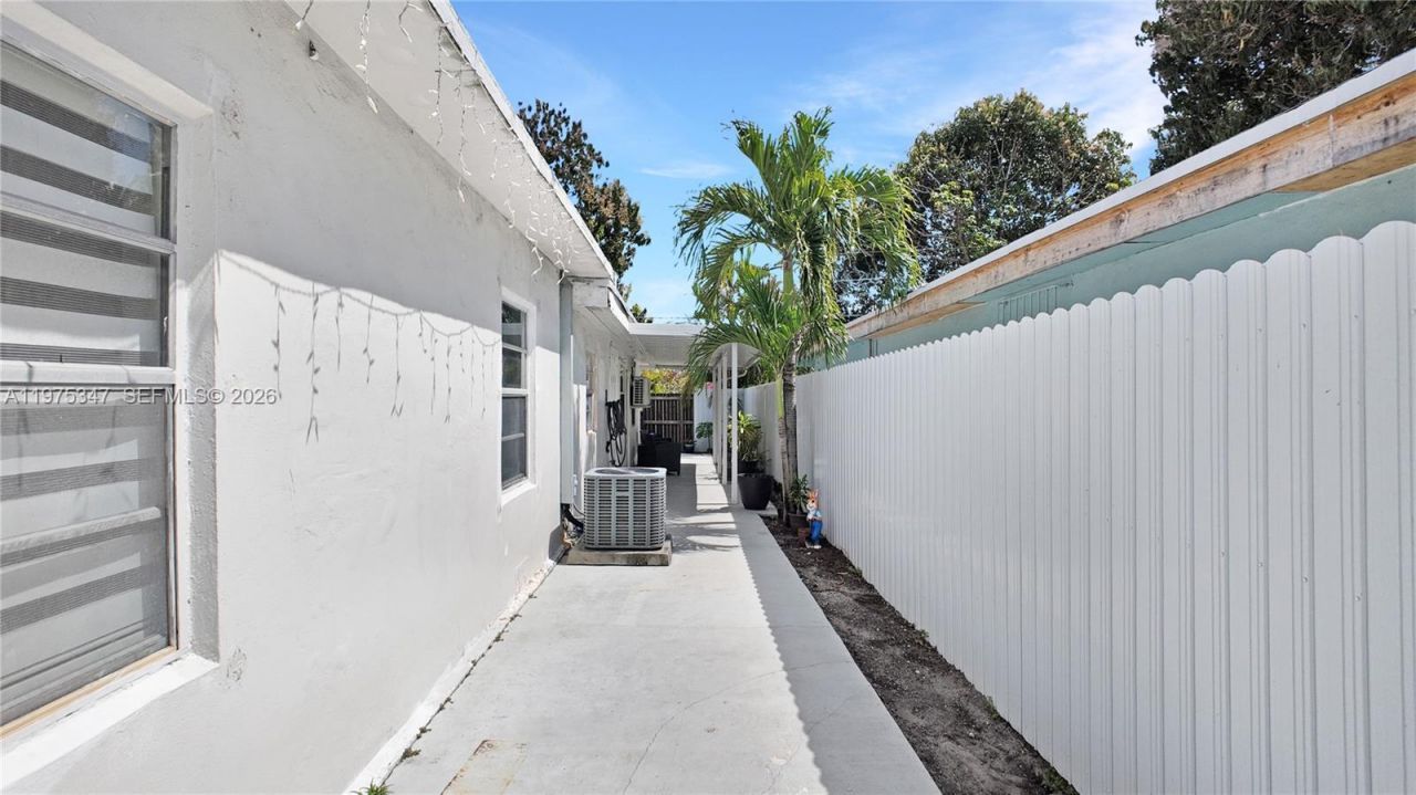 1461 E 7th Ct , Hialeah, FL 33010 Photo