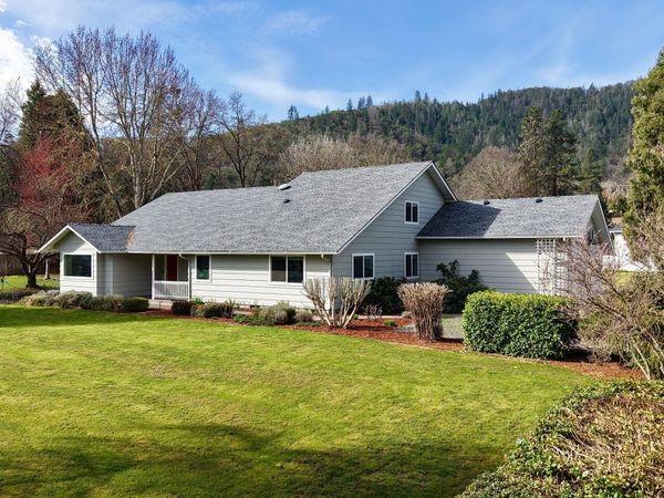 9401 Old Stage, Central Point, OR 97502