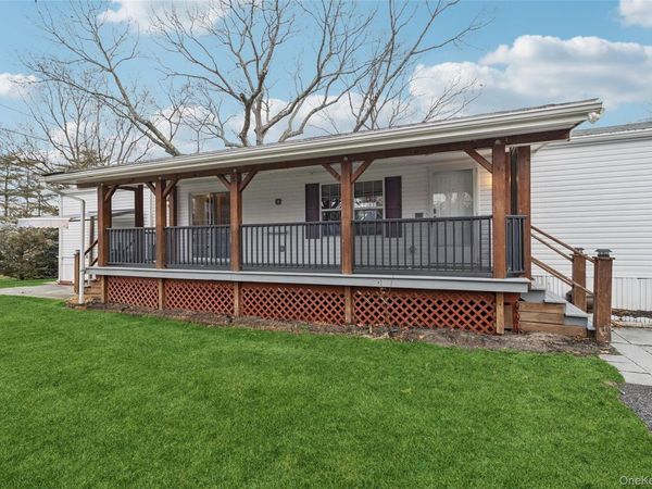 37 Hubbard Ave #5 , Riverhead, NY 11901