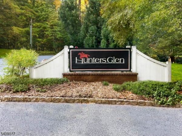 38 Hunters Circle, Tewksbury, NJ 08833