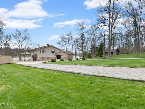 703 Holiday Drive, Willard, OH 44890