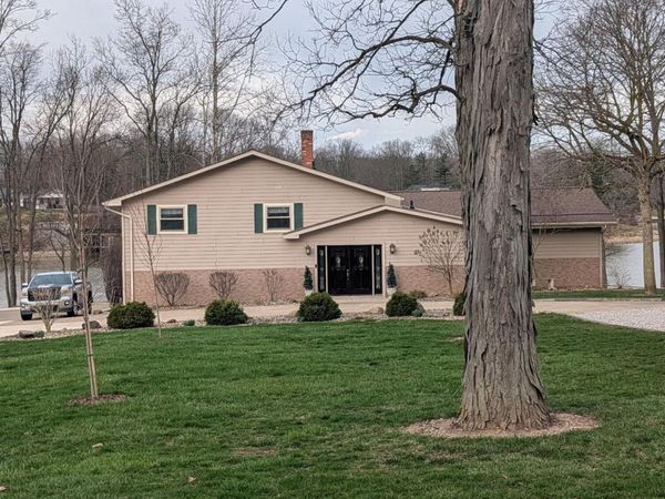 703 Holiday Drive, Willard, OH 44890