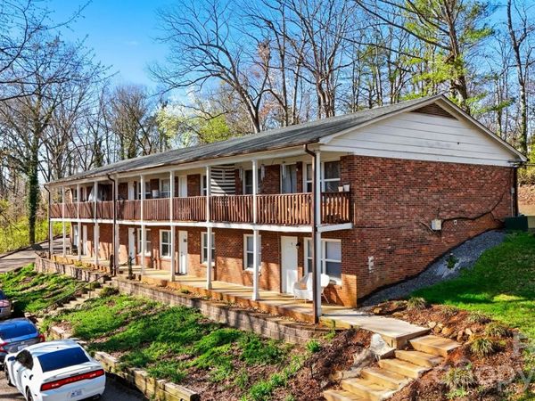 1075 7th Avenue NW, Hickory, NC 28601
