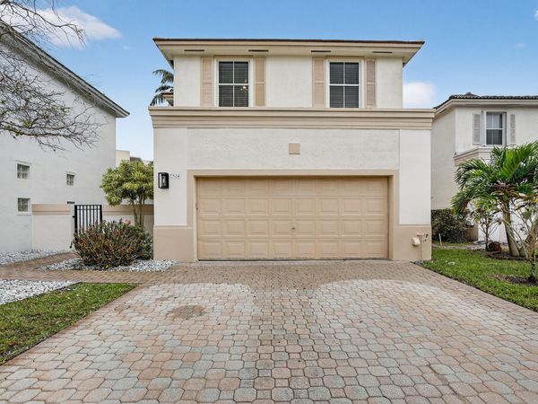 7524 NW 1st Place, Plantation, FL 33317