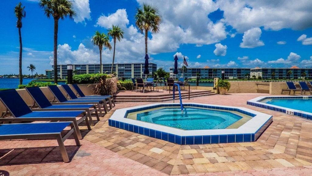 115 Lakeshore Drive, Unit 749, North Palm Beach, FL 33408 Photo