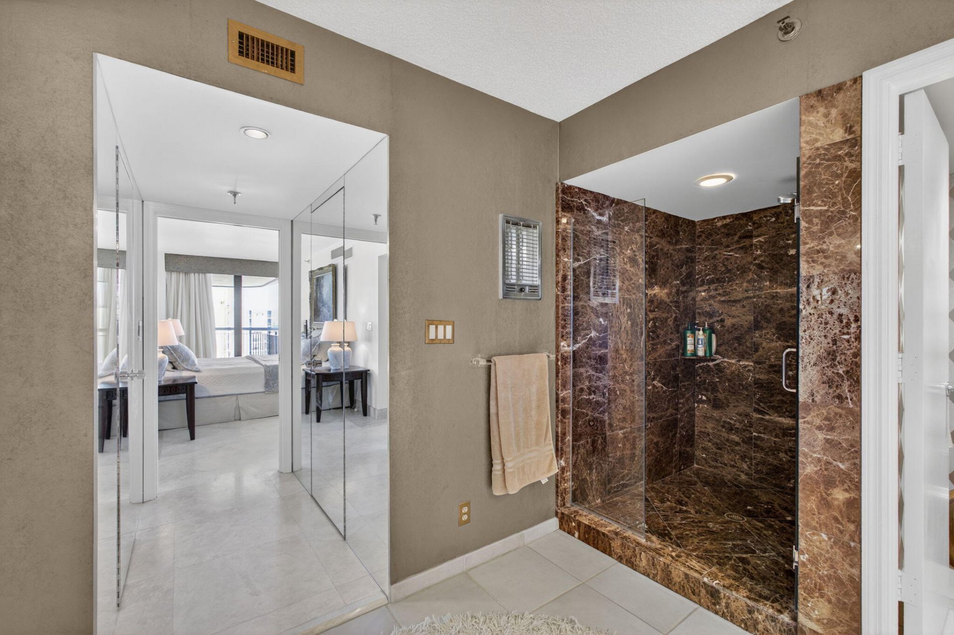 5380 N Ocean Drive, Unit 24j, Singer Island, FL 33404 Photo