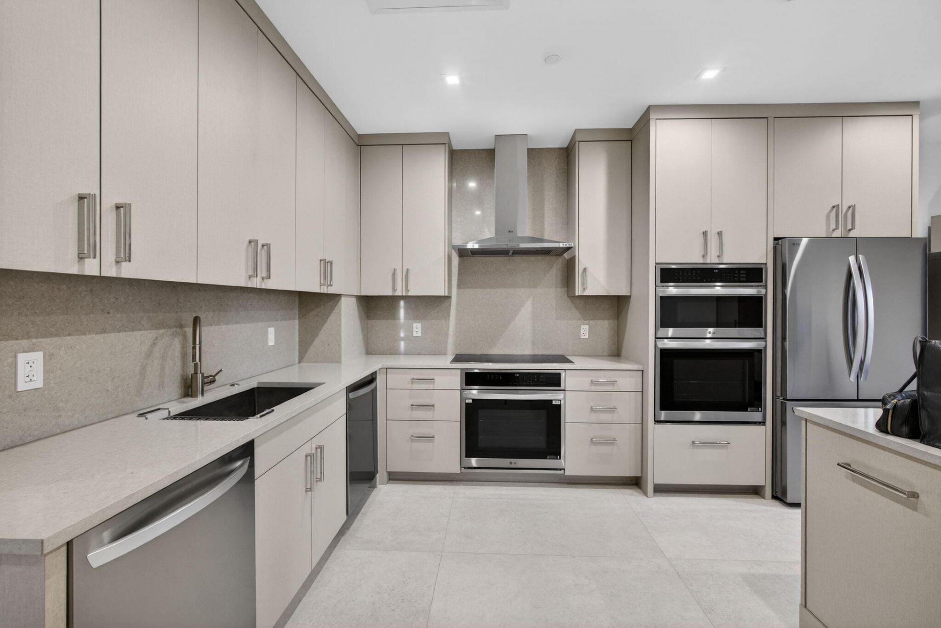 5380 N Ocean Drive, Unit 24j, Singer Island, FL 33404 Photo