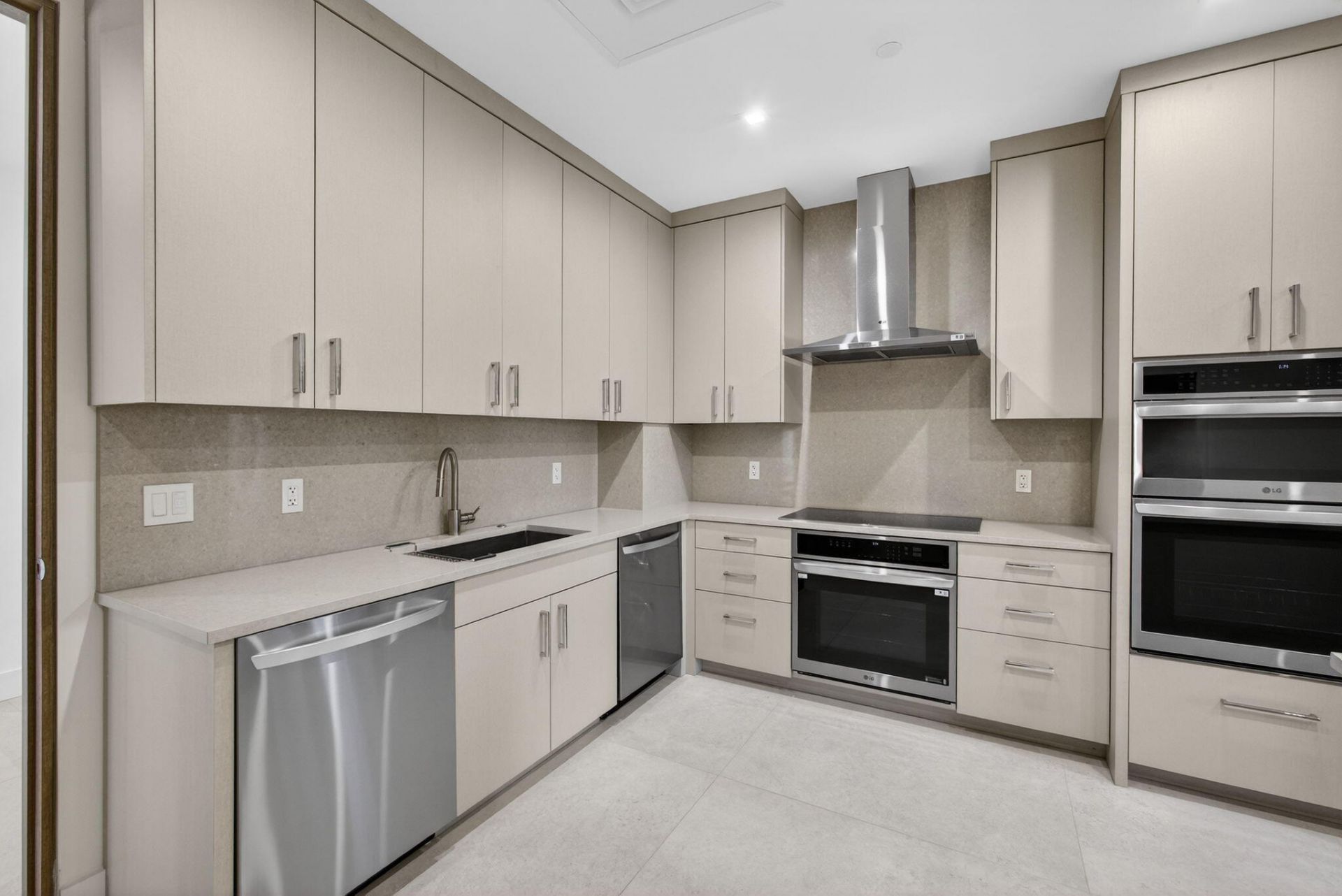 5380 N Ocean Drive, Unit 24j, Singer Island, FL 33404 Photo