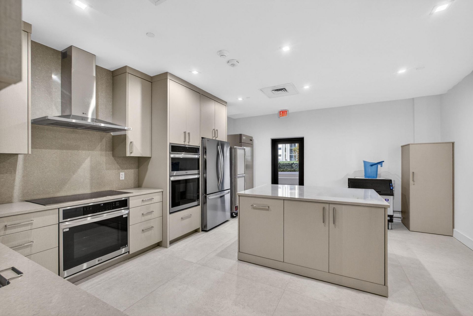 5380 N Ocean Drive, Unit 24j, Singer Island, FL 33404 Photo