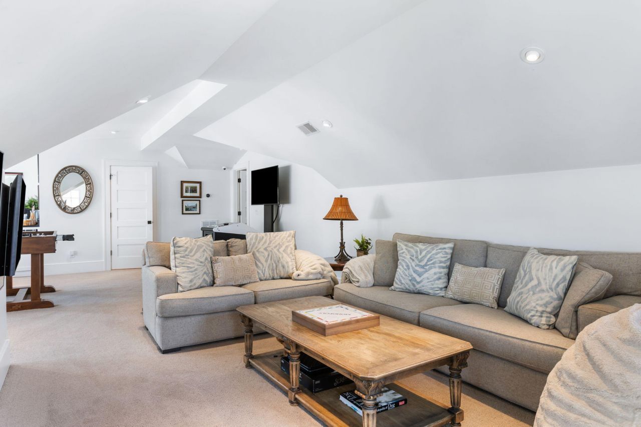 352 Bridgetown Pass Photo 24