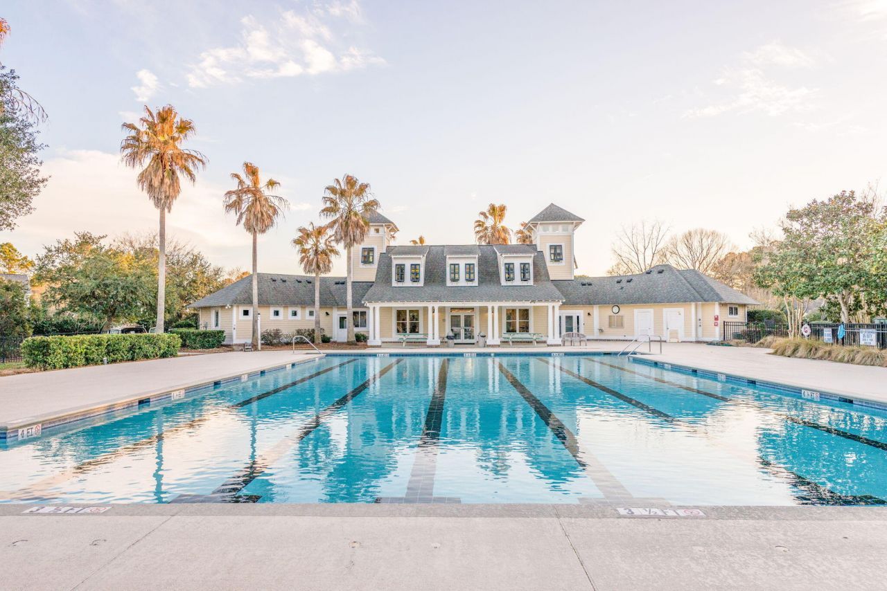 352 Bridgetown Pass Photo 44