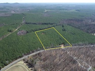 2A SANDERS CREEK , DILLWYN, VA 23936