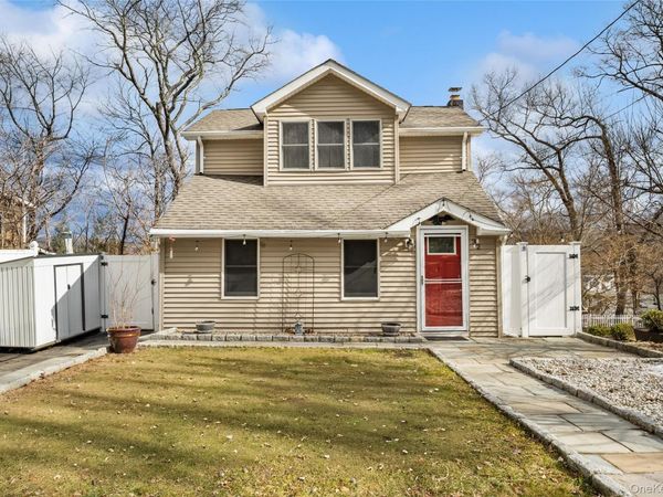 32 Shawnee Road, Putnam Valley, NY 10579