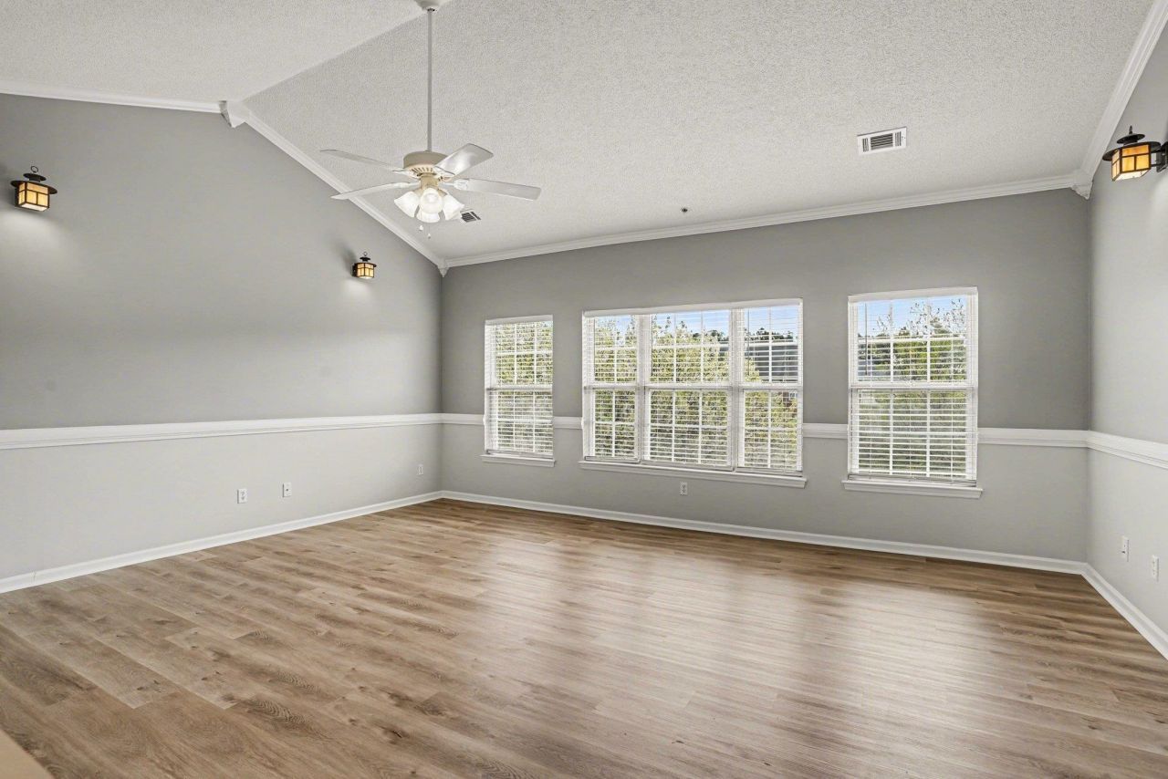 3947 Gladiola Ct. Photo 4