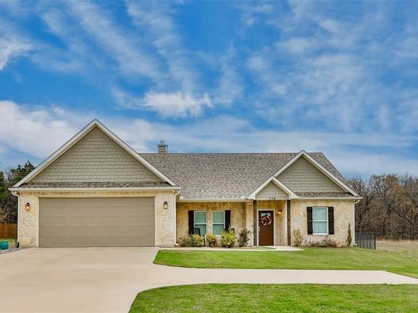 228 Colt Drive, Lake Kiowa, TX 76240