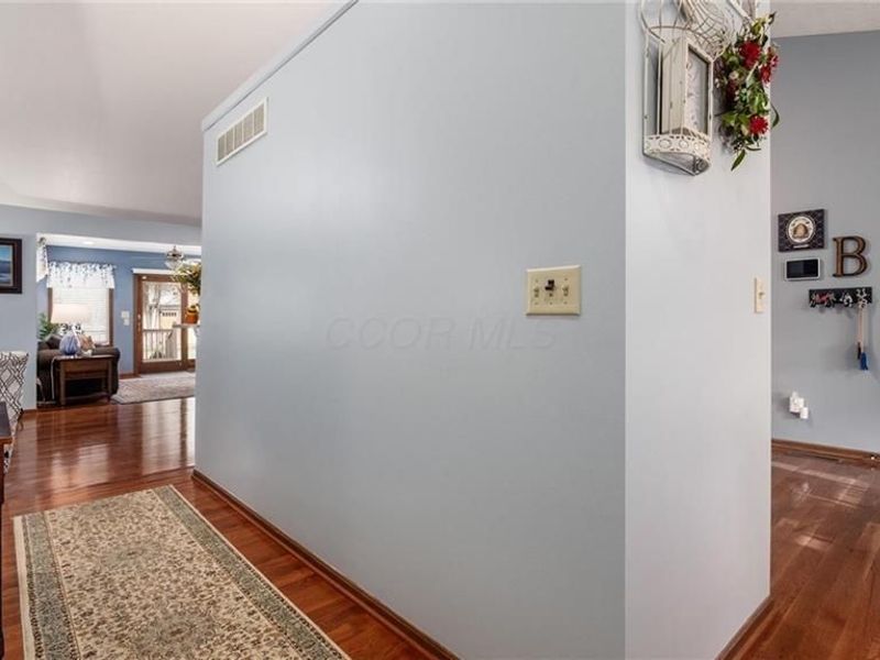 5465 Airwood Drive , Zanesville, OH 43701 Photo 2